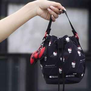 Brand New Hello Kitty x LeSportsac Bucket Purse: Size 12” x 18.5” x 10 (in cm)
